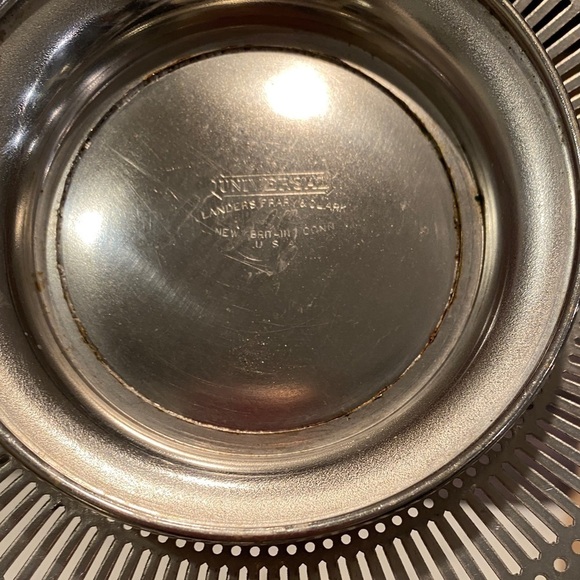 VINTAGE Landers Frary & Clark Silver-plated Cake Platter - Picture 3 of 4